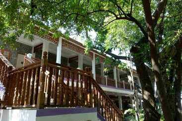 هتل Salay River View Inn