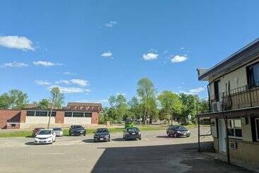 Skyline Motel & Campus Inn