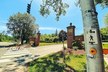 Unb Fredericton Summer Accommodations Hostel