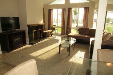 관광객 아파트 3 Bedroom Duplex With Ocean View