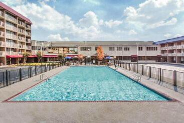 هتل Baymont By Wyndham Fayetteville Fort Bragg Area