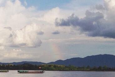 בית מלון כפרי Gin's Maekhong View Resort & Spa