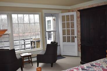 Bed and Breakfast Lumberville 1740 House