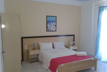 Blue Island Studios & Apartments