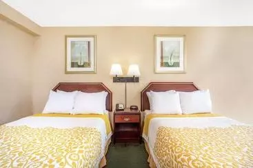 בית מלון כפרי Days Inn By Wyndham College Park