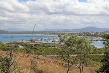 בית מלון כפרי Queens Beach Tourist Village