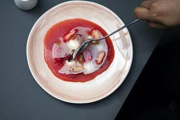 Renaissance Paris Republique Hotel & Spa