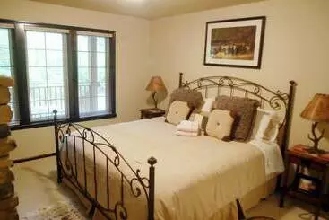 Mökkimajoitus Glacier Springs Cabin 89 Cedar And Log Cabin Sleeps 4 Close To Skiing And Hiking