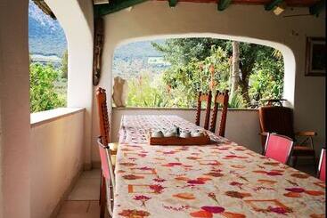 פנסיון 2nd Private Room In The Attic With Shared Bathroom Use