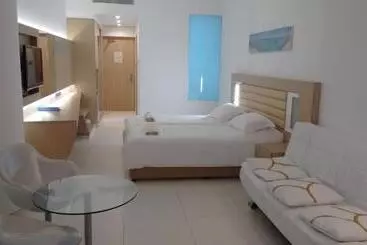 هتل Vrissaki Beach