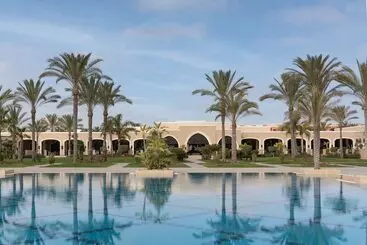 استراحتگاه Jaz Oriental, Almaza Bay