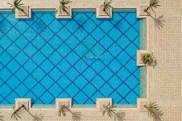 استراحتگاه Jaz Oriental, Almaza Bay