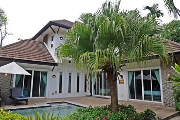 ツーリストアパートメント Suriya Som Villa