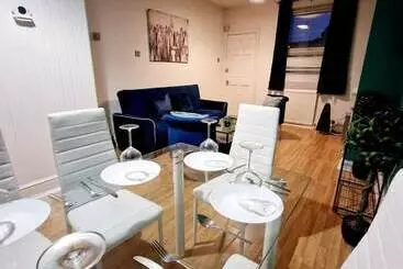 Residens Lovely 3 Bed House In Dartford
