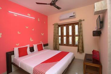 Hotel O Greenland Inn