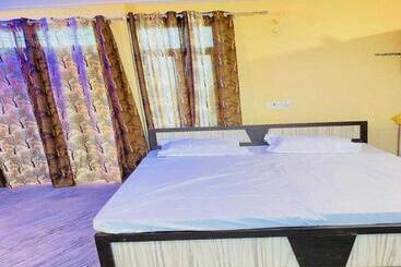 هتل Oyo 70047 Apna And Restaurant