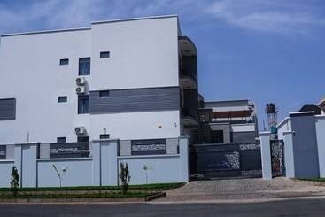 هتل Solace Suits & Homes