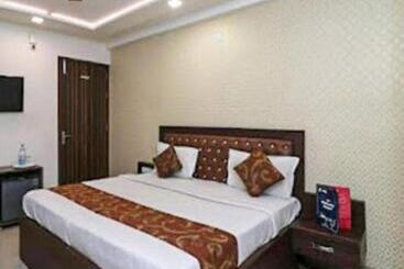 Hotel C.p Residency By Wb Inn