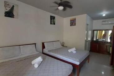 בית מלון כפרי Garden Village Resort