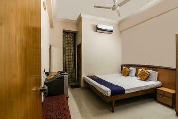 Fabhotel Rk Residency Nr Begumpet Metro Station