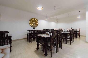 Hotel Plaza Residency