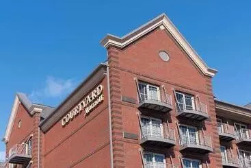 Отель Courtyard By Marriott Holland Downtown