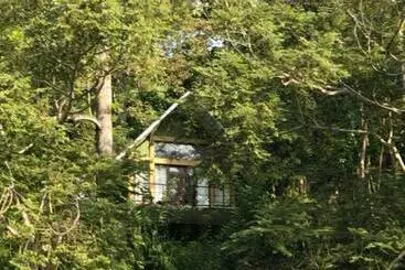 Otel The Wild  Cottage By The River