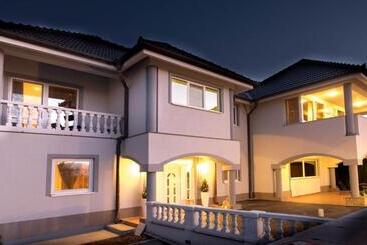 펜션 Vila24 Levice