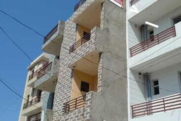 Hotel 81157g Amy Inn