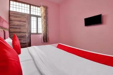 Hotel Oyo Flagship 81127  Royal Aa