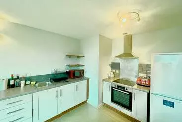 پانسیون En Suite Double Room In Shared City Center Apartment