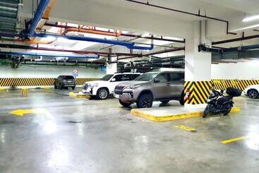 Apartahotel Modern Minimalist Condo W/ Pool View In Shore 2