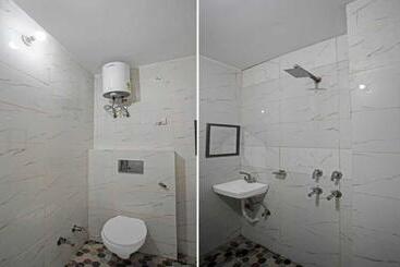 Hotel Oyo 81020 Royal Orbit