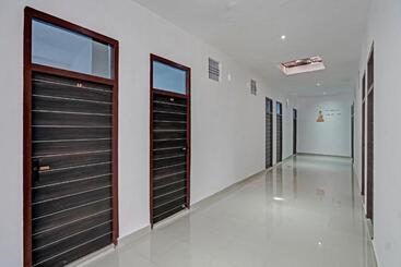 호텔 Spot On J S Residency