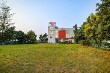 בית מלון כפרי Celebrate Inn