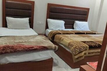 Hotel Shrivari Kaushik Palace