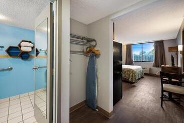 Szálloda Hometowne Studios By Red Roof Painted Post