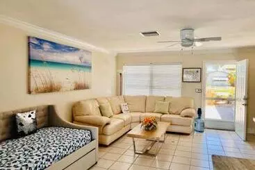 ペンション Cheerful Home With Two Bedrooms