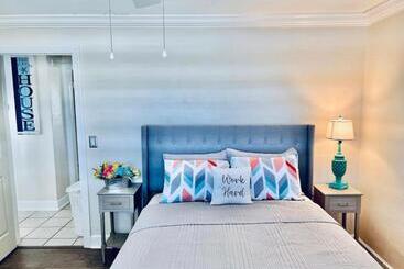 Pensjonat Cheerful Home With Two Bedrooms