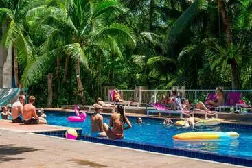 ユースホステル Nomads Ao Nang