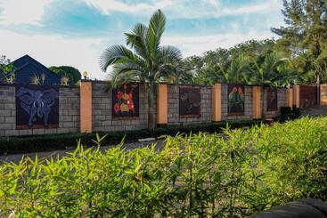 בית מלון כפרי Crown Inn Bulindo