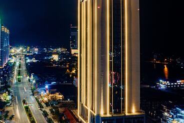 Hotel The Watson Premium Halong