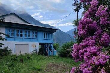 Albergue The Nook 1968 Sainj