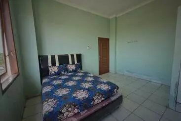 Hotel Express O 91979 Penginapan Tondong Ta