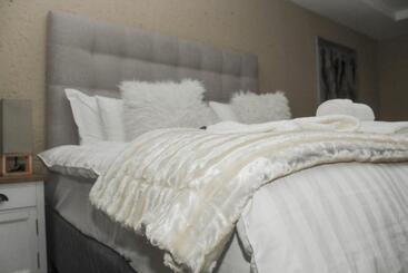 בית מלון כפרי The Bridge Boutique Lodge