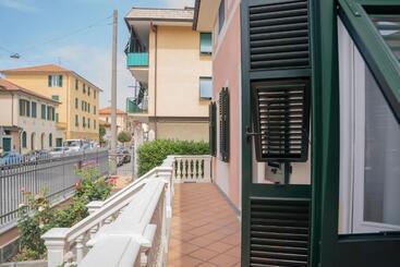 پانسیون 051   Villa Genny Appartamento Agrumi