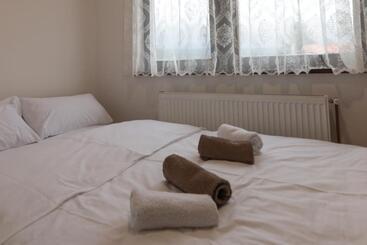 هتل آپارتمان Viktorijini Konaci