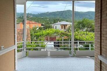 تختخواب و صبحانه Zaali S Wine Cellar