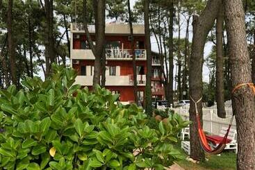 پانسیون Guest House Guriani