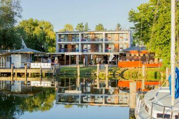 مبيت وإفطار Port étterem&panzió